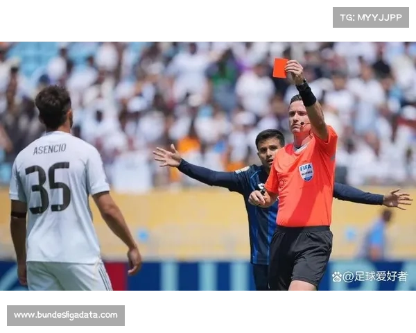 劳尔-阿森西奥进球后指摄像机，献给生病小球迷